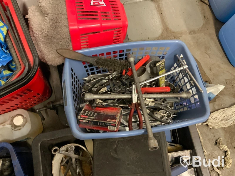 Div plastbackar med verktyg