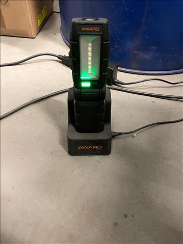 Award Batteridriven LED-lampa med basstation