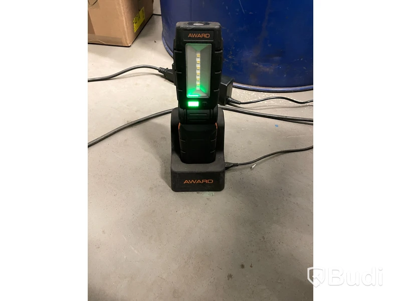 Award Batteridriven LED-lampa med basstation