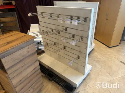 Store fixtures