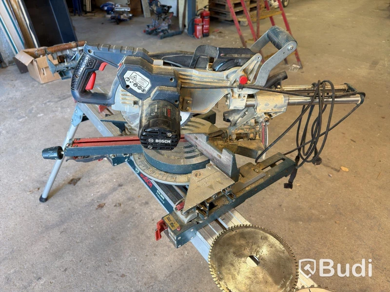 Bosch GCM 8 SJL mitre saw with stand