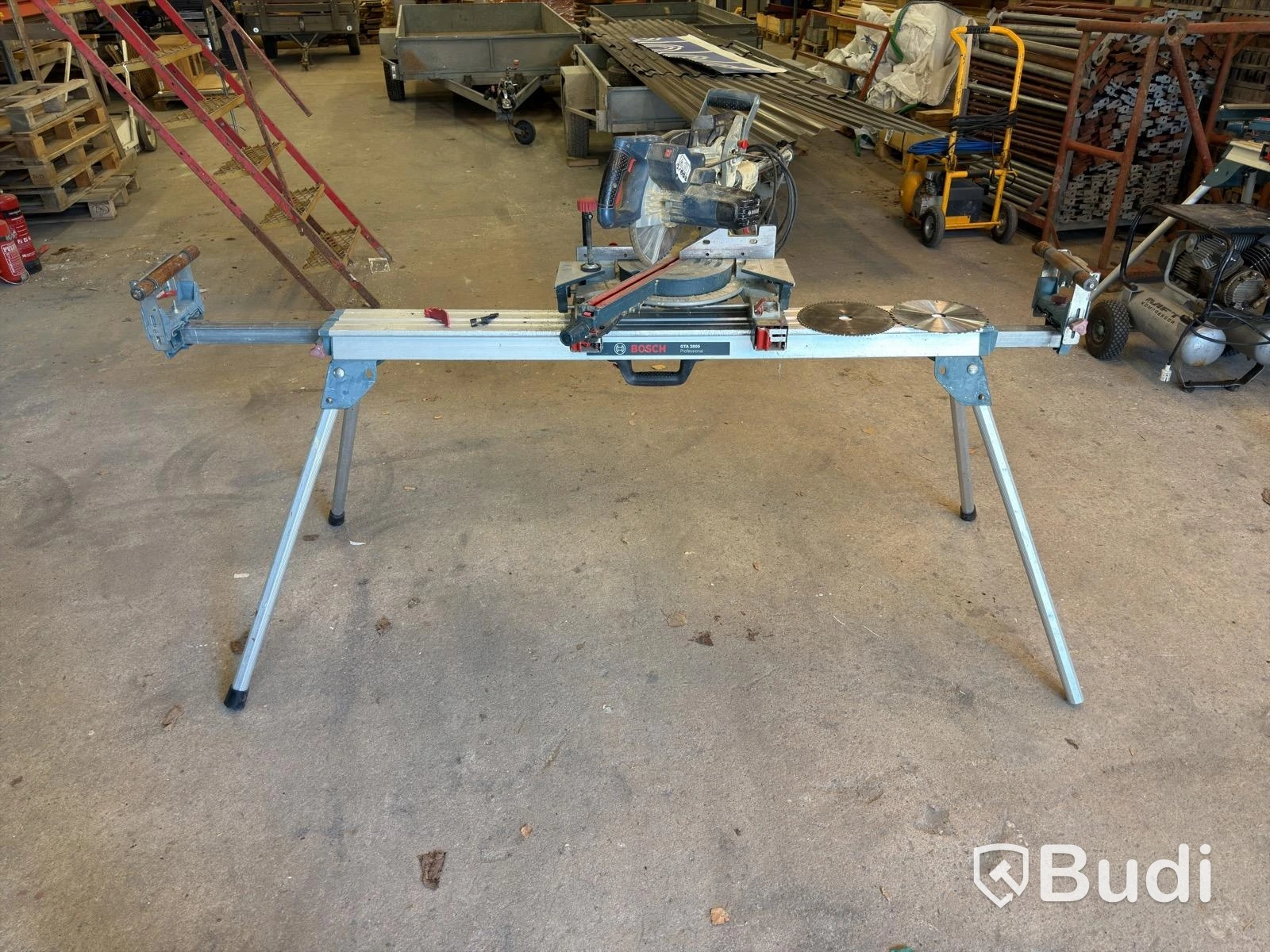 Bosch GCM 8 SJL mitre saw with stand