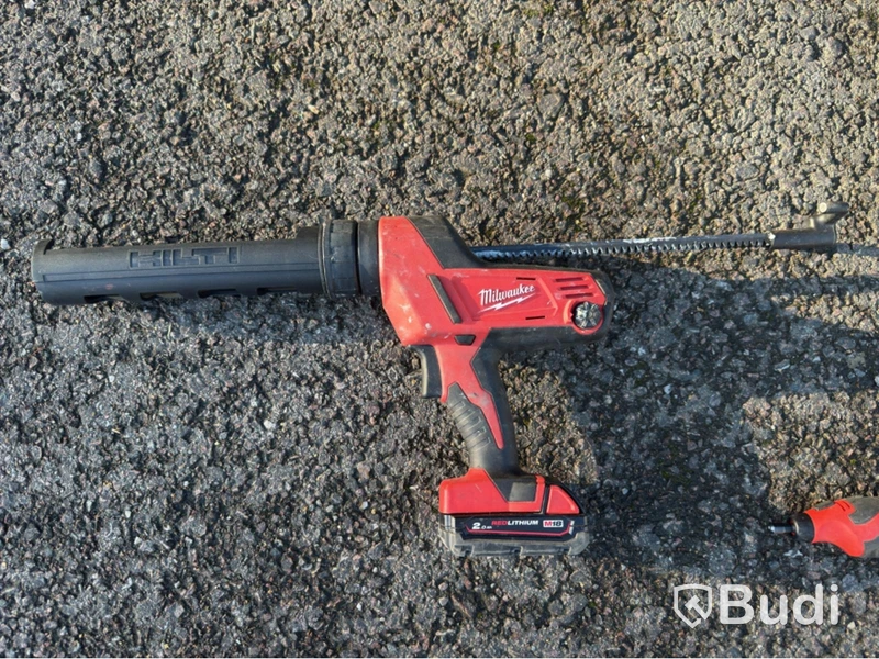 3 Milwaukee tools