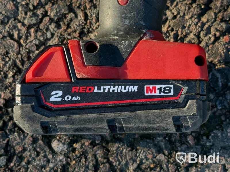 3 Milwaukee tools