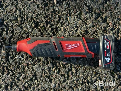 3 Milwaukee tools