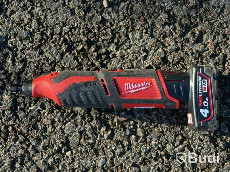 3 Milwaukee tools