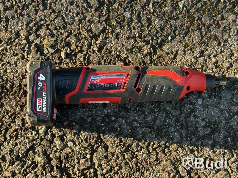 3 Milwaukee tools