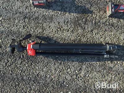 3 Milwaukee tools