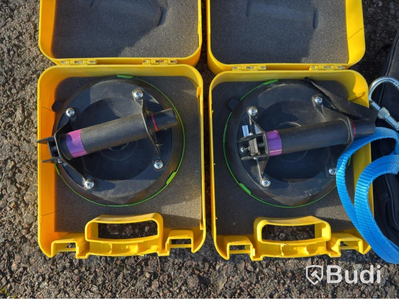 2 Roca vacuum lifters & fall protection equipment