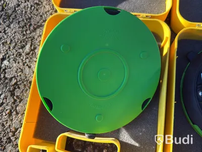 2 Roca vacuum lifters & fall protection equipment