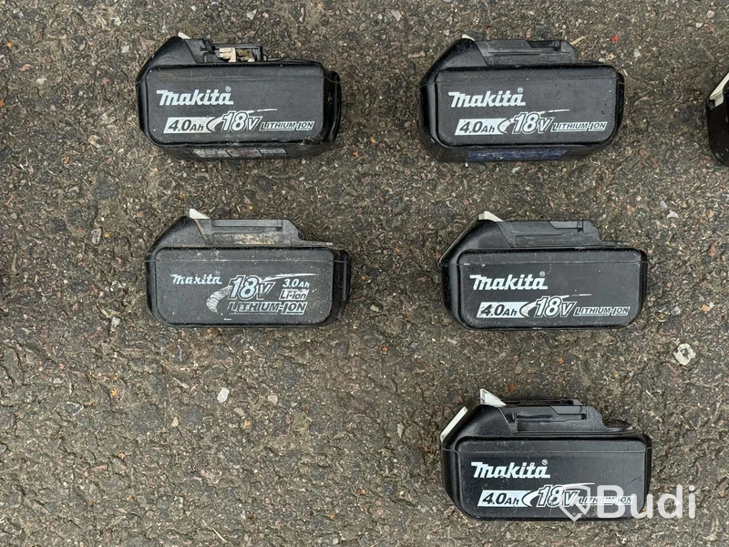 Makita work lights & batteries | 12 items