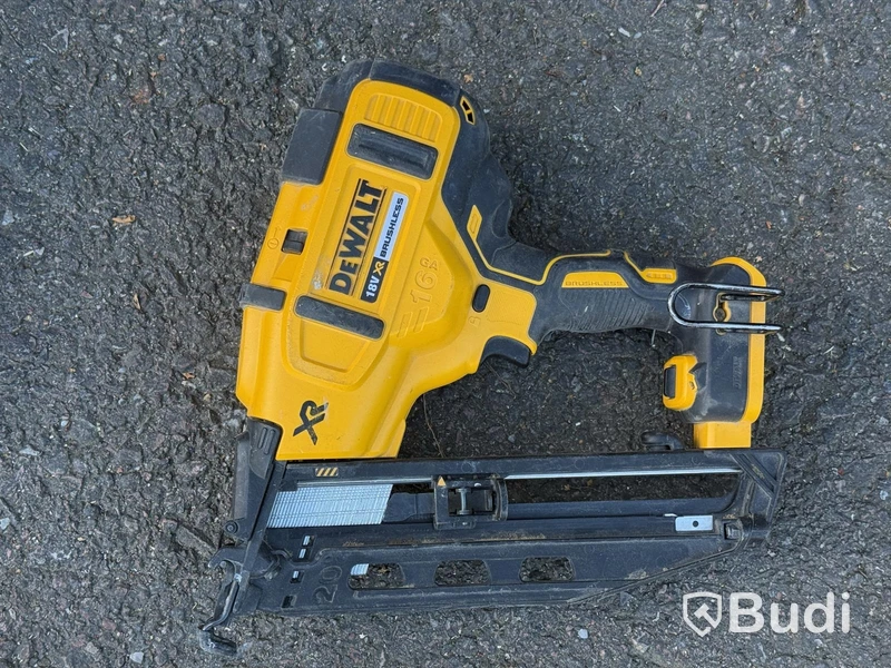 DeWalt DCN692 framing nailer & DCN660 brad nailer