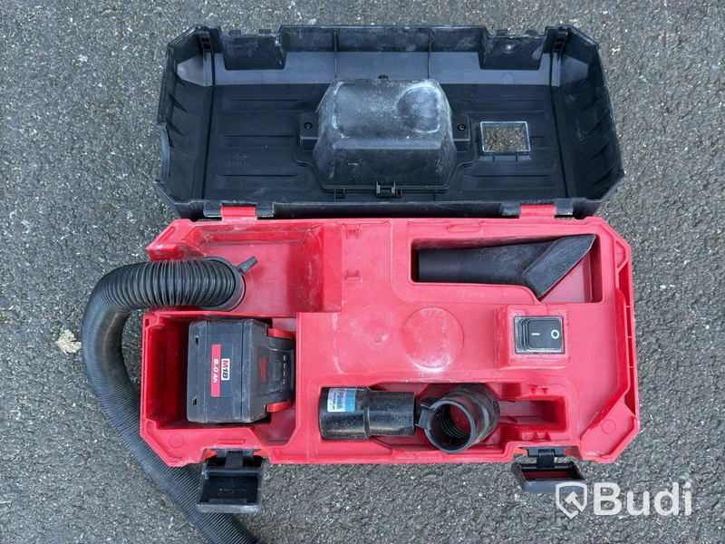 Milwaukee M18 VC-2 Battery-Powered Vacuum Cleaner