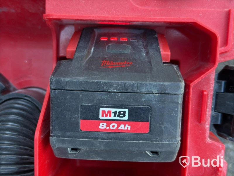 Milwaukee M18 VC-2 Battery-Powered Vacuum Cleaner