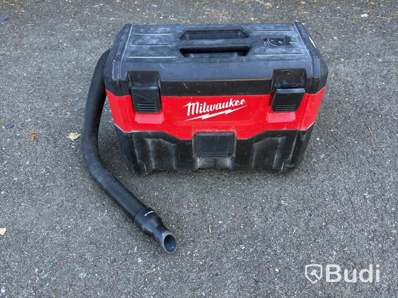 Milwaukee M18 VC-2 Battery-Powered Vacuum Cleaner