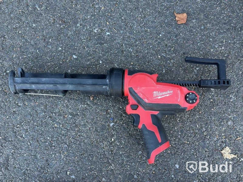 Fogpistol Milwaukee M12 med laddare och 2 batterier