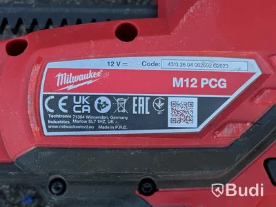Fogpistol Milwaukee M12 med laddare och 2 batterier