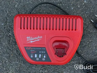 Fogpistol Milwaukee M12 med laddare och 2 batterier