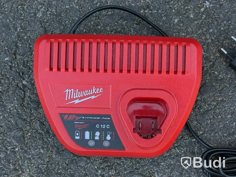 Fogpistol Milwaukee M12 med laddare och 2 batterier