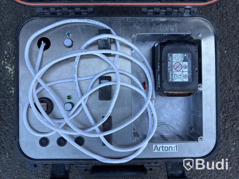 Test box with battery