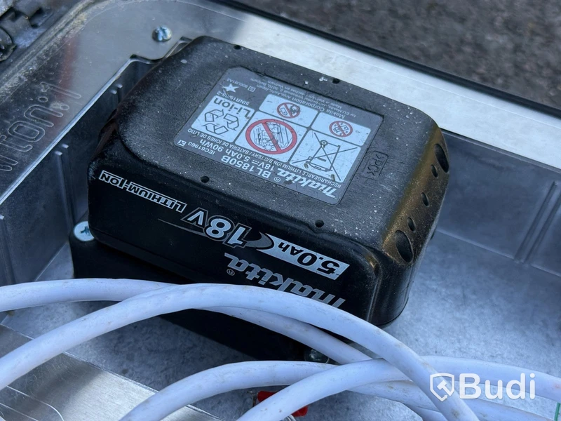 Test box with battery