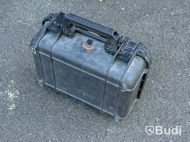 Test box with battery