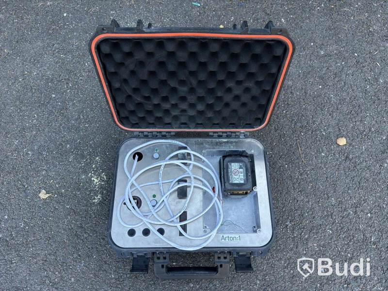 Test box with battery