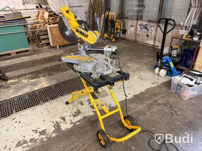 Kap- och geringssåg DeWalt DWS780-QS, med stativ