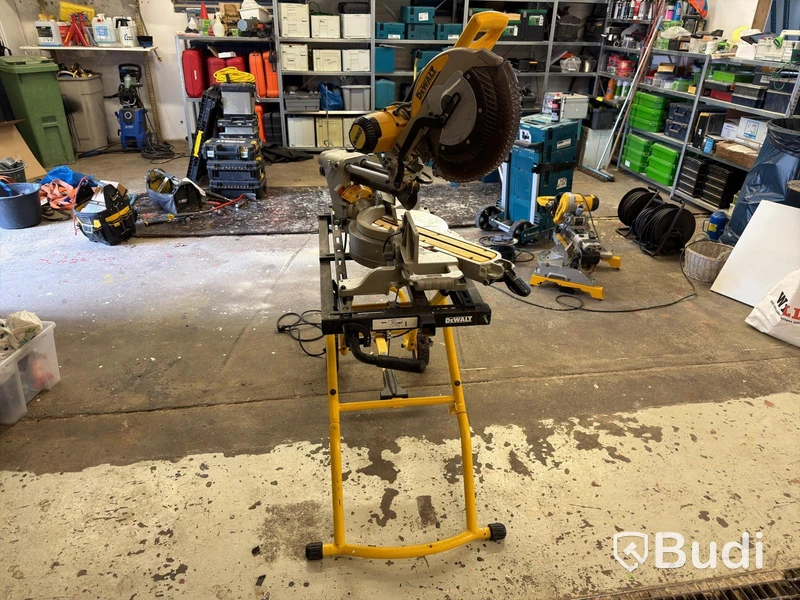 Kap- och geringssåg DeWalt DWS780-QS, med stativ