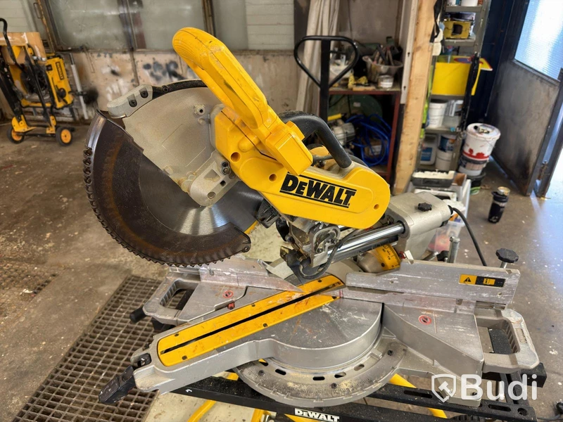 Kap- och geringssåg DeWalt DWS780-QS, med stativ