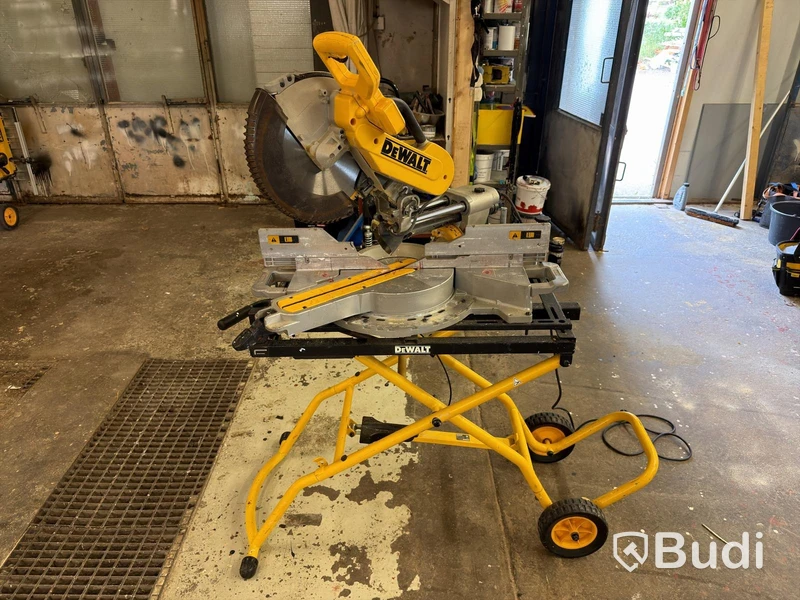 Kap- och geringssåg DeWalt DWS780-QS, med stativ