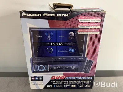 Bilstereo och tablet.