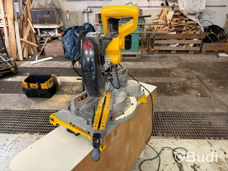 Mitre saw DeWalt DW717XPS-QS, 1675 W