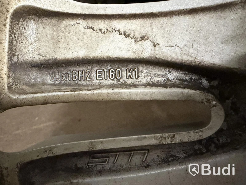 Hjulset Mercedes, 235/55 R18, dubbade vinterdäck
