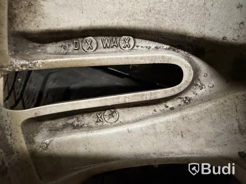 Hjulset Mercedes, 235/55 R18, dubbade vinterdäck