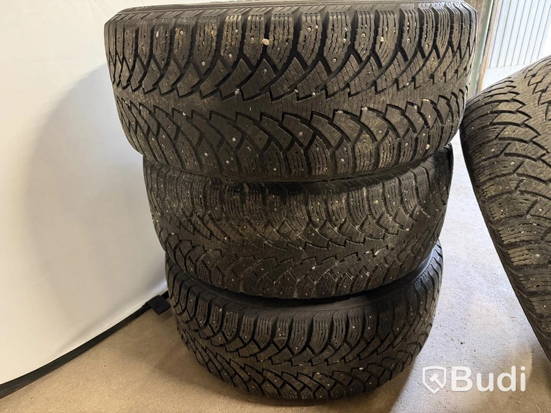 Hjulset Mercedes, 235/55 R18, dubbade vinterdäck