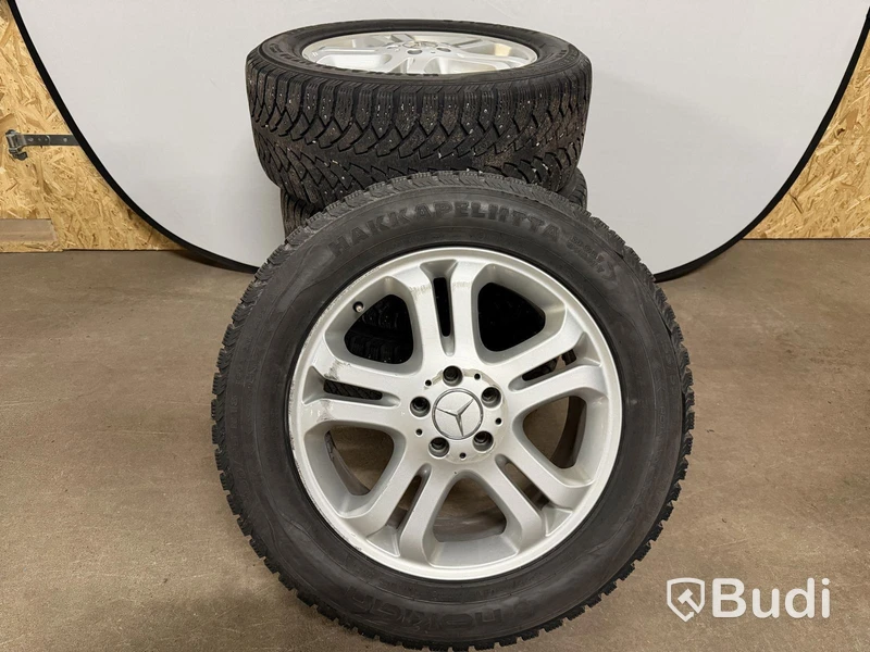 Hjulset Mercedes, 235/55 R18, dubbade vinterdäck