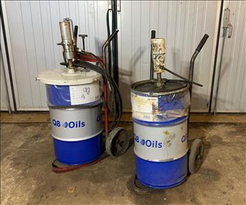 2 st oljevagnar med pump