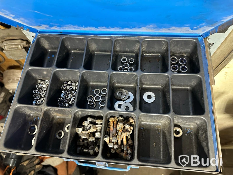 Diverse sorteringslådor IDG Tools inkl. innehåll