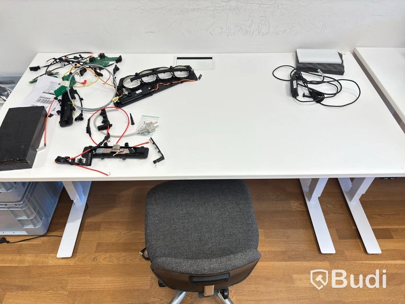 Höj och sänkbart skrivbord Timotion inkl. kontorsstol Global
