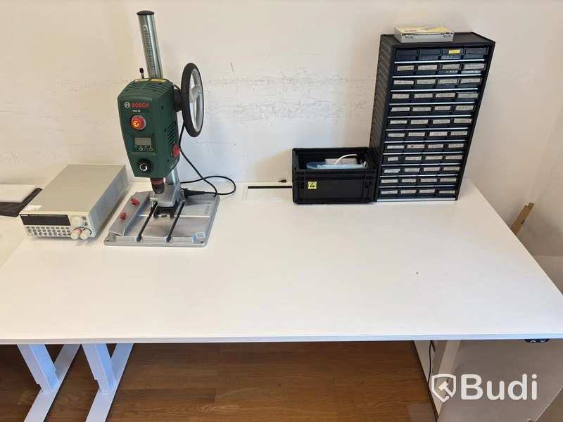 Höj och sänkbart skrivbord TiMotion inkl. kontorsstol Kinnarps