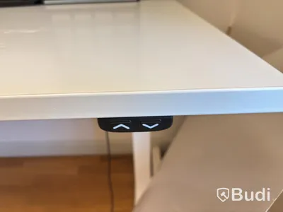 Höj och sänkbart skrivbord TiMotion inkl. kontorsstol Kinnarps