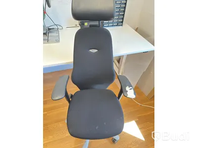 Höj och sänkbart skrivbord TiMotion inkl. kontorsstol Kinnarps