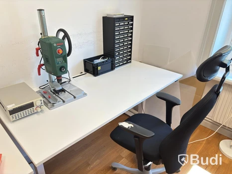 Höj och sänkbart skrivbord TiMotion inkl. kontorsstol Kinnarps