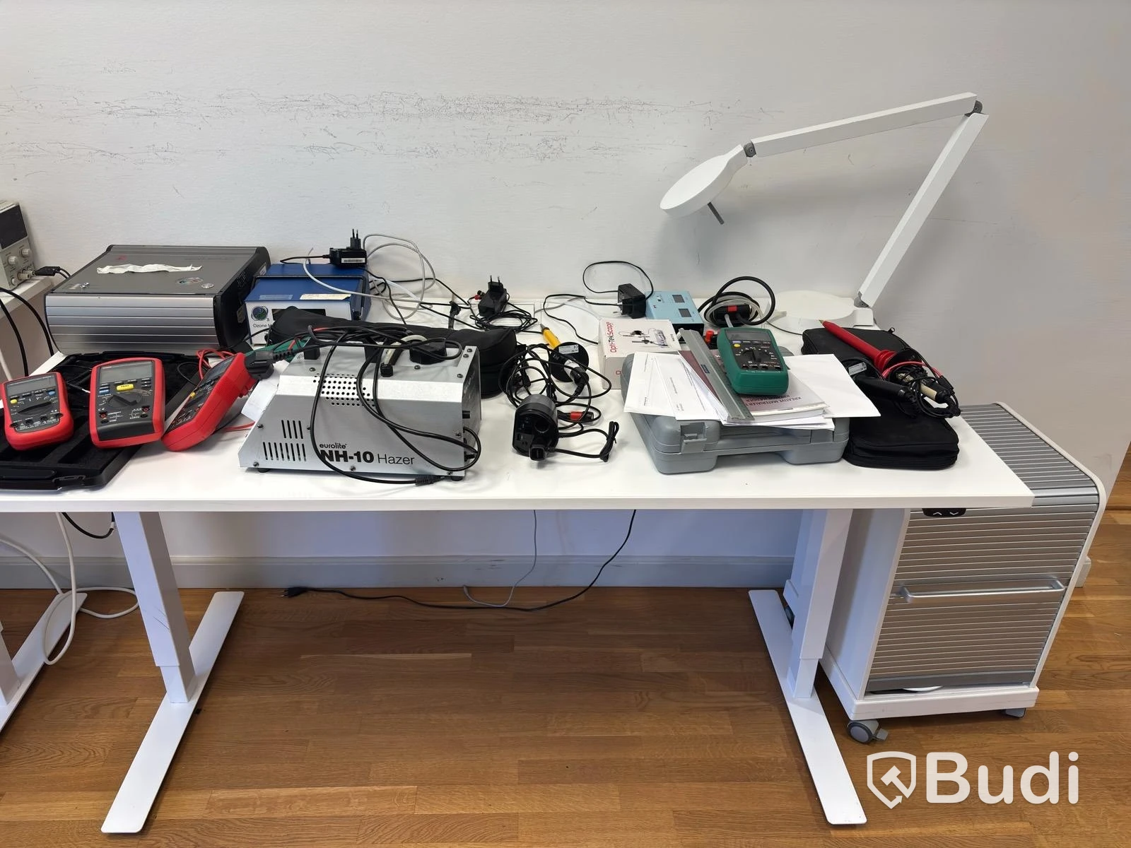 Skrivbord inkl. kontorsstol och hurts