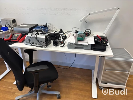 Skrivbord inkl. kontorsstol och hurts