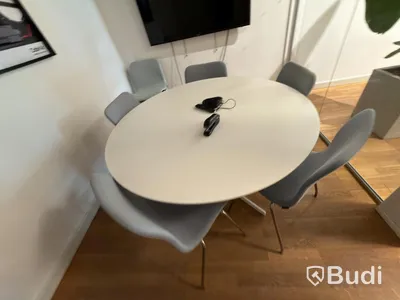 Bord med 8 st. stolar Offect