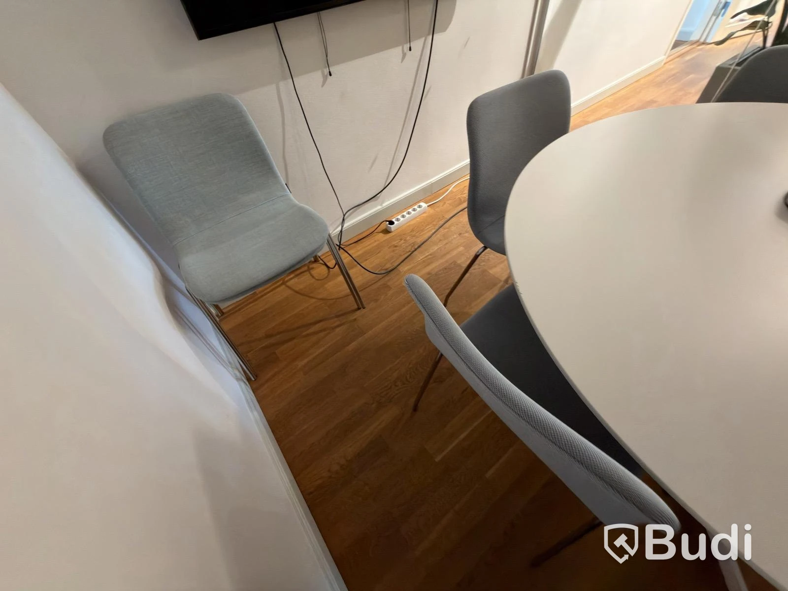 Bord med 8 st. stolar Offect