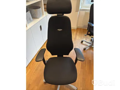 Office workstation with height-adjustable desk, Kinnarps chair, 2 Dell monitors