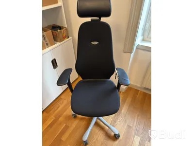 Office workstation with height-adjustable desk, Kinnarps chair, 2 Dell monitors